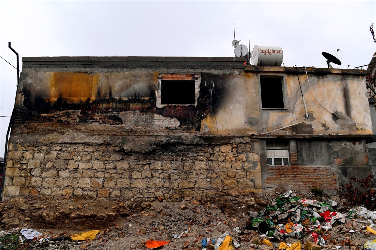 Mersin'de ihtiyaç sahibi 70 ailenin evi yenileniyor