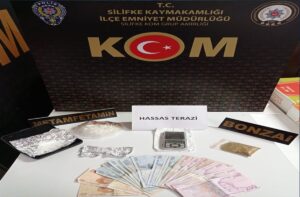 MERSİN (AA) – Mersin'in Silifke ilçesinde, uyuşturucu operasyonunda gözaltına alınan