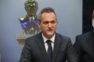 - "(Omicron varyantı) Şu an için okullarımızda önlemlerimizi değiştireceğimiz, yeni