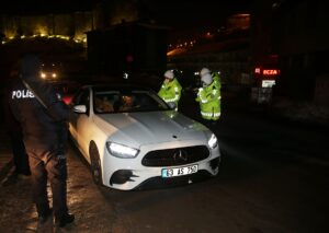 MUŞ / BİTLİS (AA) – Muş ve Bitlis'te polis ekipleri,