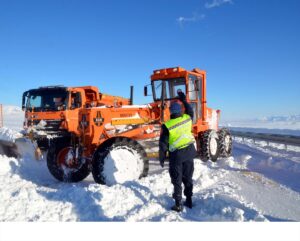 MUŞ (AA) – Muş'ta etkili olan yoğun kar ve tipi