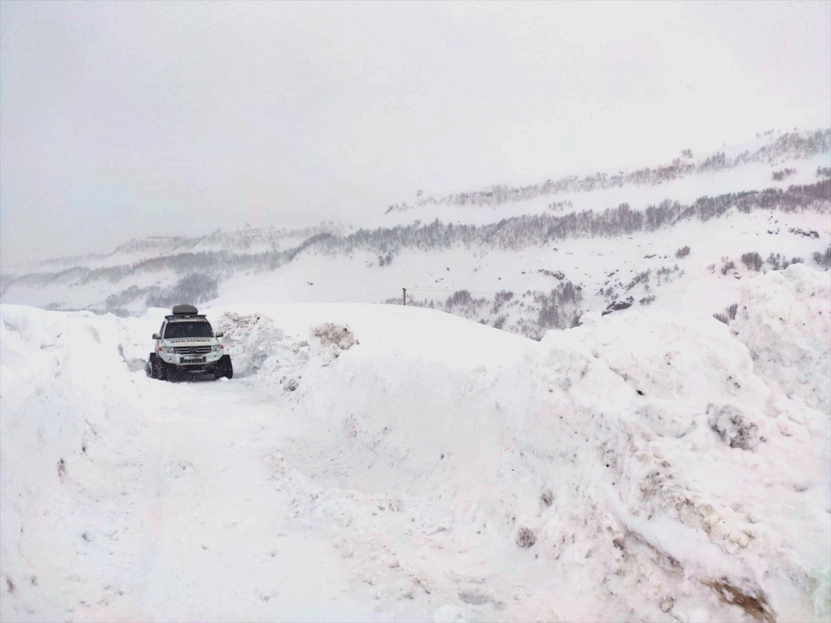 Muş'ta yolu kapanan mezradaki hasta 9 saatte hastaneye ulaştırıldı