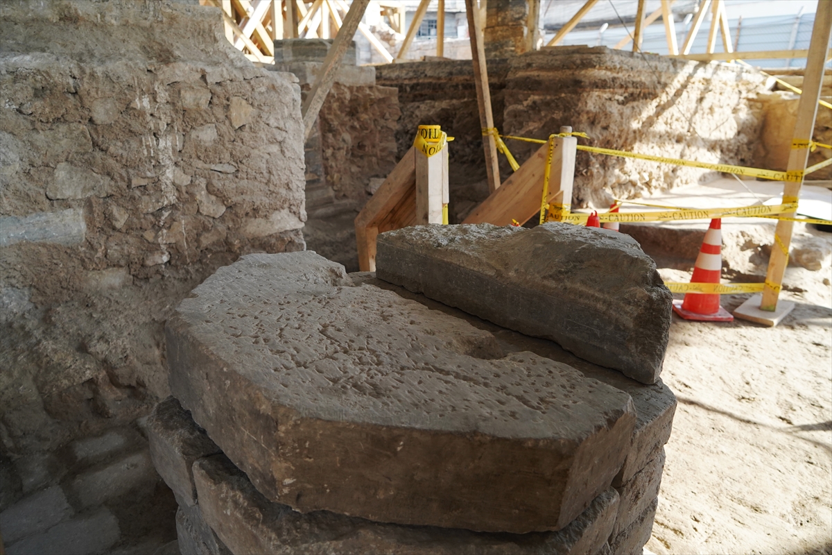 Musul'da Selçuklu dönemine ait Ulu Cami kazısında yeni yapıtlar ortaya çıktı