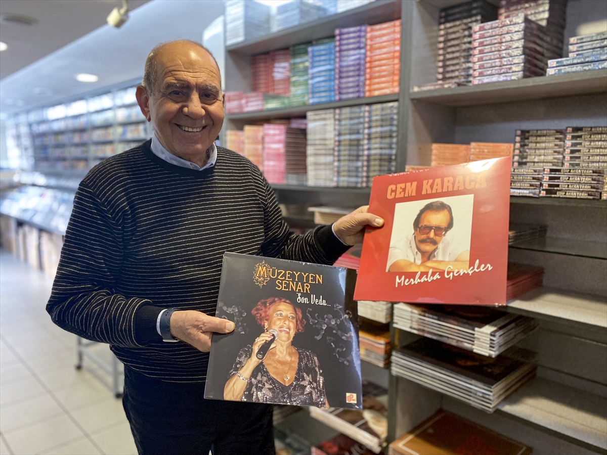 Müzik yapımcısı Hüseyin Emre, 52 yıllık arşivini müzikseverlere açtı