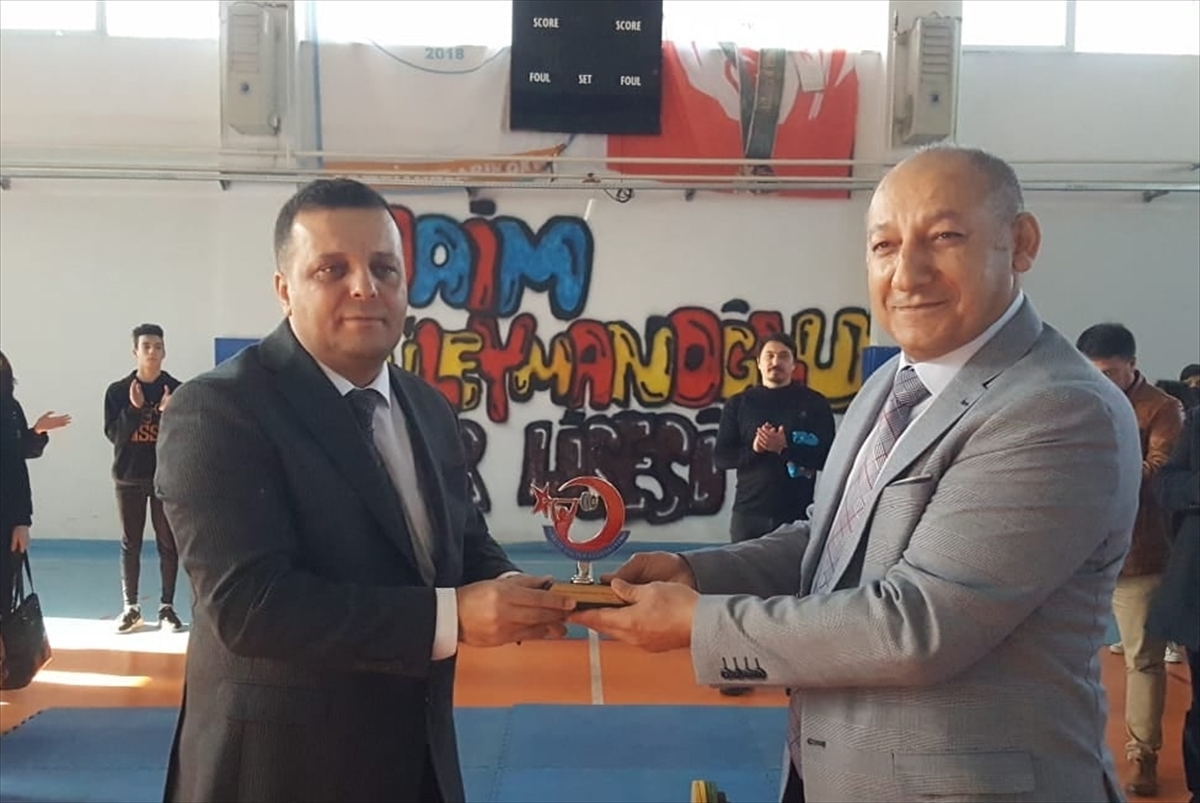 Naim Süleymanoğlu Spor Lisesi'nde halter resmi ders oldu