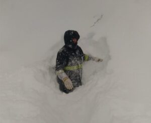 ORDU (AA) – Ordu'nun Çaybaşı ilçesindeki elektrik arızası, ekiplerin karda