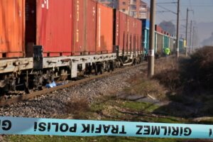 OSMANİYE (AA) – Osmaniye'de hemzemin geçitte yük treninin çarptığı üniversite