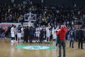 - Pınar Karşıyaka: 78 - Anadolu Efes: 73