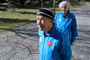 KONYA (AA) – SERHAT ÇETİNKAYA – Konya'da, parkurlarda "Dede" lakabıyla