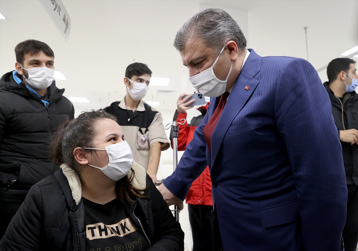 Sağlık Bakanı Koca İstanbul'daki hastaneleri ziyaret etti