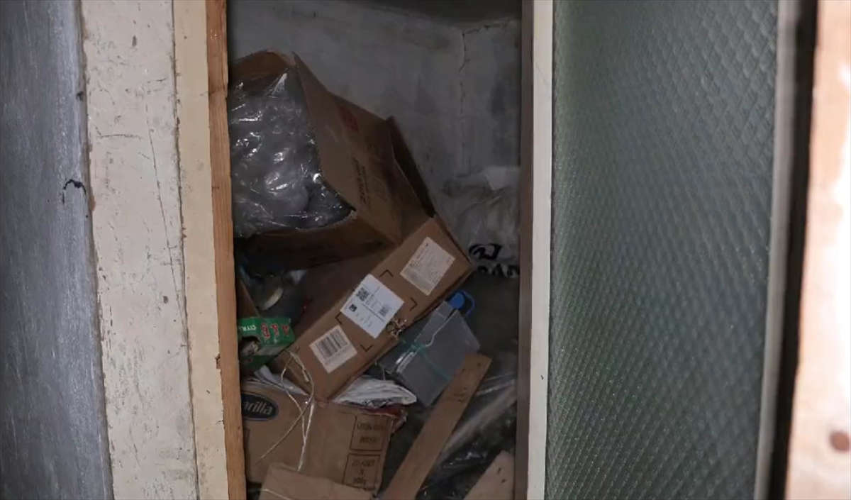 Sakarya'da bir evden yaklaşık 4 ton çöp çıktı
