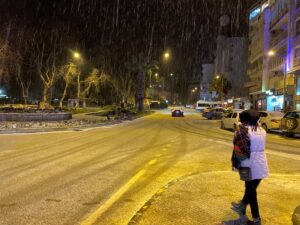 SİNOP (AA) – Sinop’ta dolu etkili oldu, kent merkezi beyaza