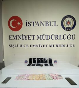 İSTANBUL (AA) – Şişli'de yapılan denetimlerde, araçlarında uyuşturucu madde bulunması