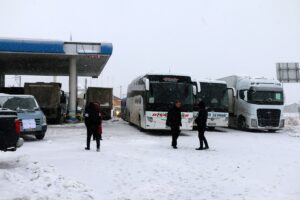 MALATYA (AA) – Malatya-Sivas kara yolunda yoğun kar yağışı nedeniyle
