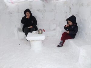 SİVAS (AA) – Sivas'ın Koyulhisar ilçesinde çocuklar kardan yaptıkları "mini