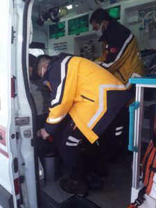 SİVAS (AA) – Sivas'ın Koyulhisar ilçesinde, kar nedeniyle yolu kapanan