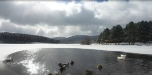 AFYONKARAHİSAR (AA) – Afyonkarahisar – Denizli sınırlarında doğal güzelliği ve