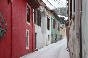 MANİSA (AA) – Manisa'nın tarihi konaklarıyla bilinen ilçesi Kula, kar