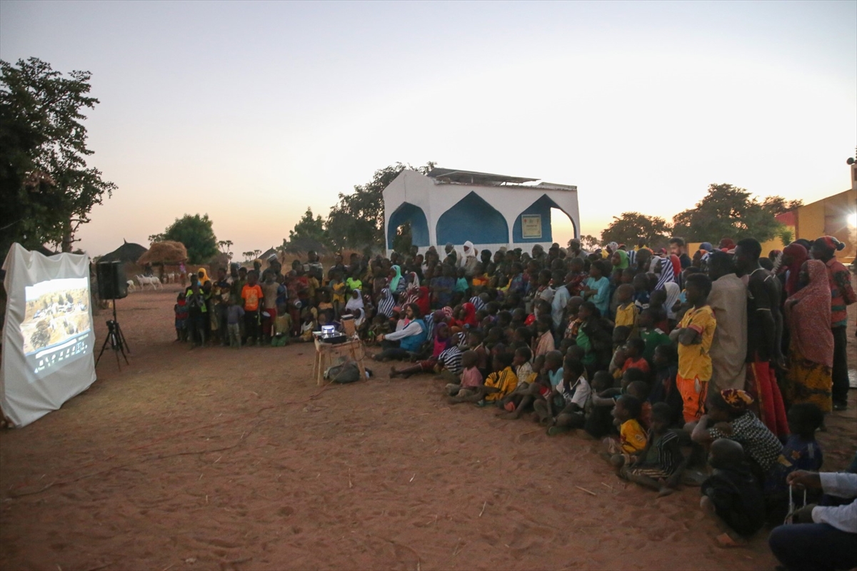 TDV Nijer'de “Yargaliga-Suya Giden Yol” belgeselinin gösterimini yaptı