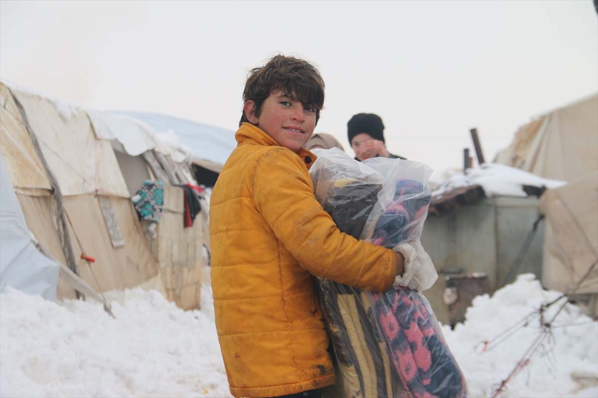 TDV, Suriye'de soğukta donma tehlikesi altındaki aileler için seferber oldu