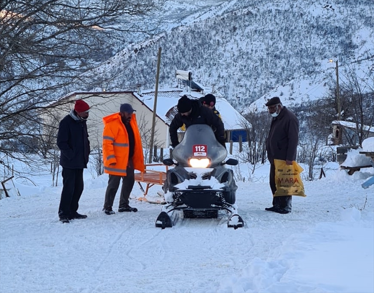 Tunceli’de hasta 2 kadın kar motoruyla hastaneye ulaştırıldı