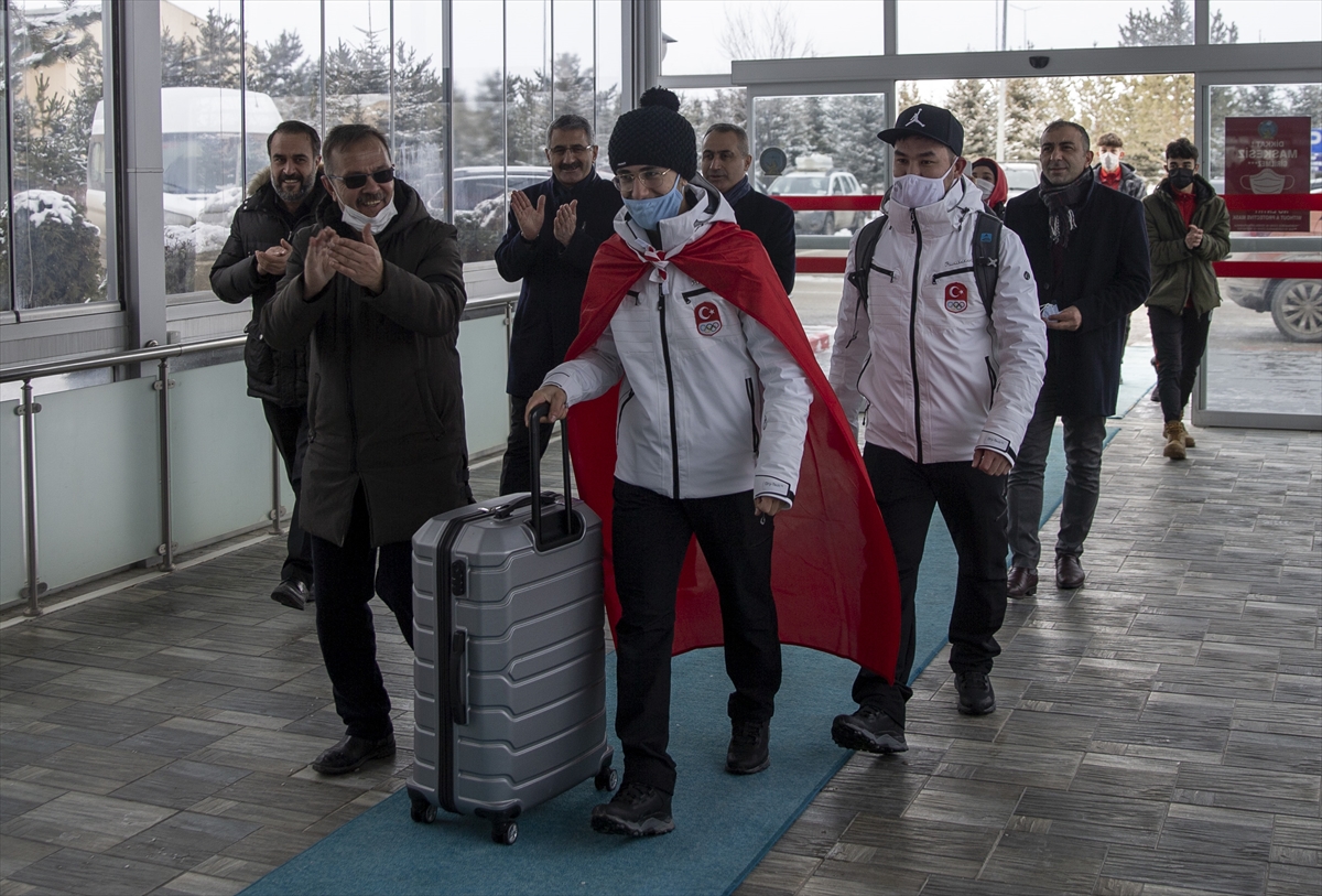 Türk sporuna ilki yaşatan sürat patenci Furkan Akar, Kış Olimpiyatları'na uğurlandı: