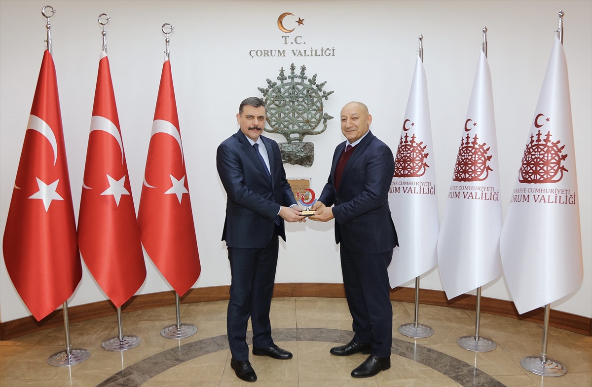 Türkiye Halter Federasyonu Başkanı Ünlü, Çorum Valisi Çiftçi'yi ziyaret etti
