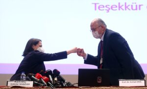- Hacettepe Üniversitesi, karşılaştırmalı Faz-3 çalışmasının ara sonuçlarında Kovid-19 vaka