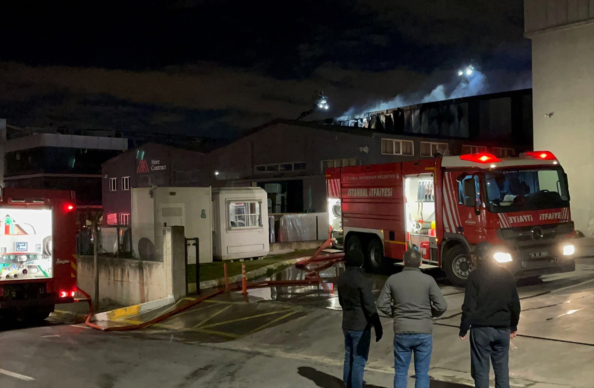 GÜNCELLEME – Tuzla'da mobilya fabrikasında çıkan yangın söndürüldü