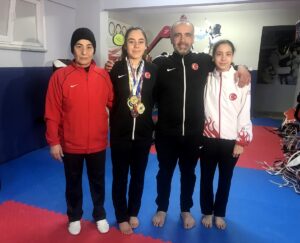 İSTANBUL (AA) – ERCAN DOĞAN – Üç kuşaktır tekvando yapan