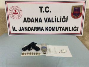 ADANA (AA) – Adana'nın Kozan ilçesinde uyuşturucu ve tabancanın ele