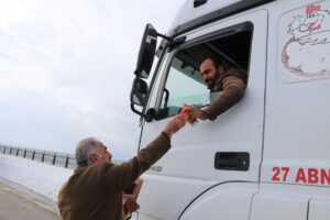 - Donma tehlikesi geçiren bazı vatandaşlar, ekipler tarafından bulundukları yerden