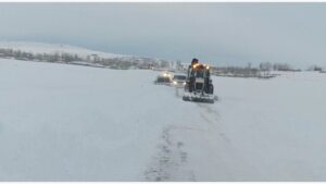 VAN (AA) – Van’ın Özalp ilçesinde yoğun kar ve tipi