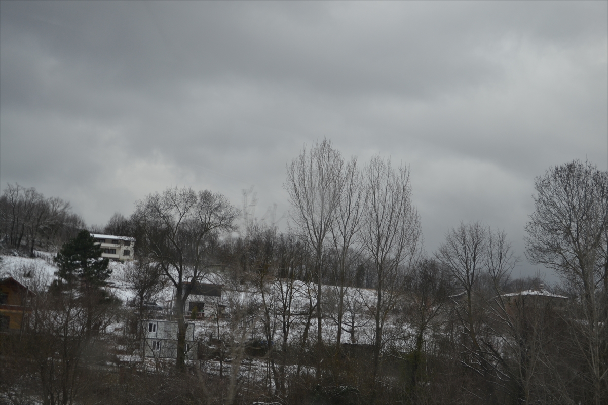 Yalova'da kar yağışı yüksek kesimlerde etkili oluyor
