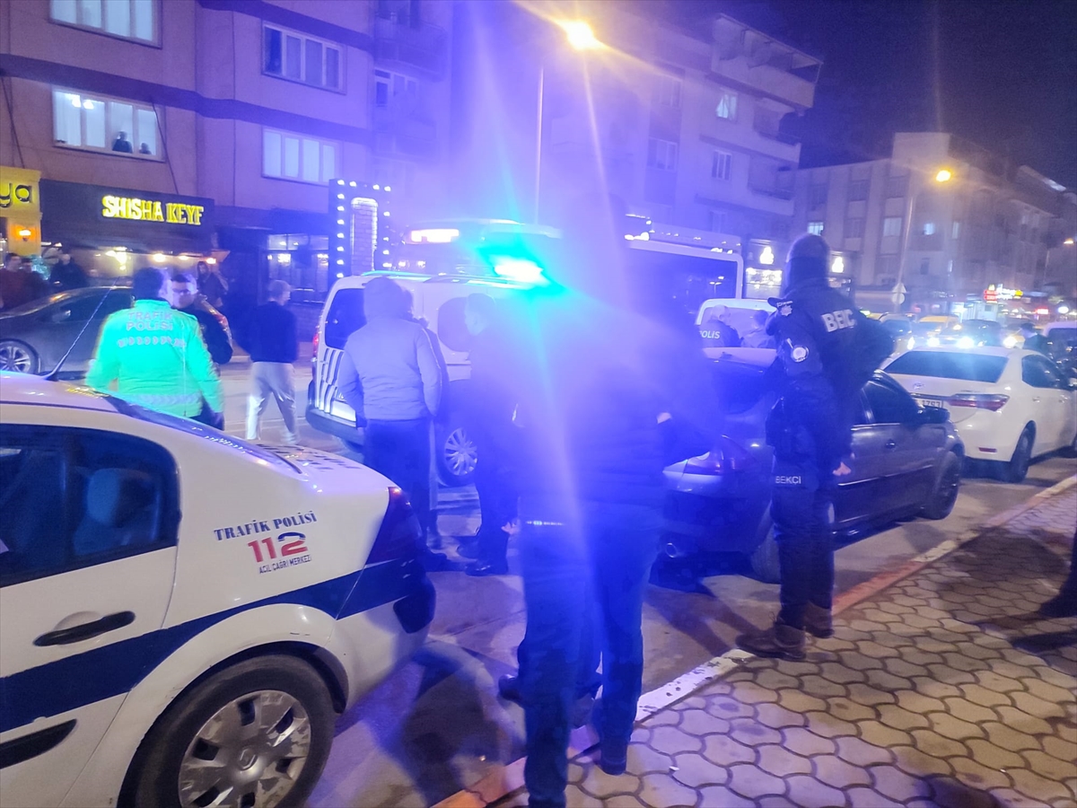 Yayaya çarpıp polise hakaret eden alkollü sürücü gözaltına alındı