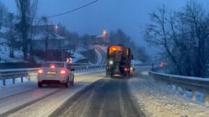 ZONGULDAK (AA) – Zonguldak'ta etkili olan kar yağışı İstanbul güzergahında