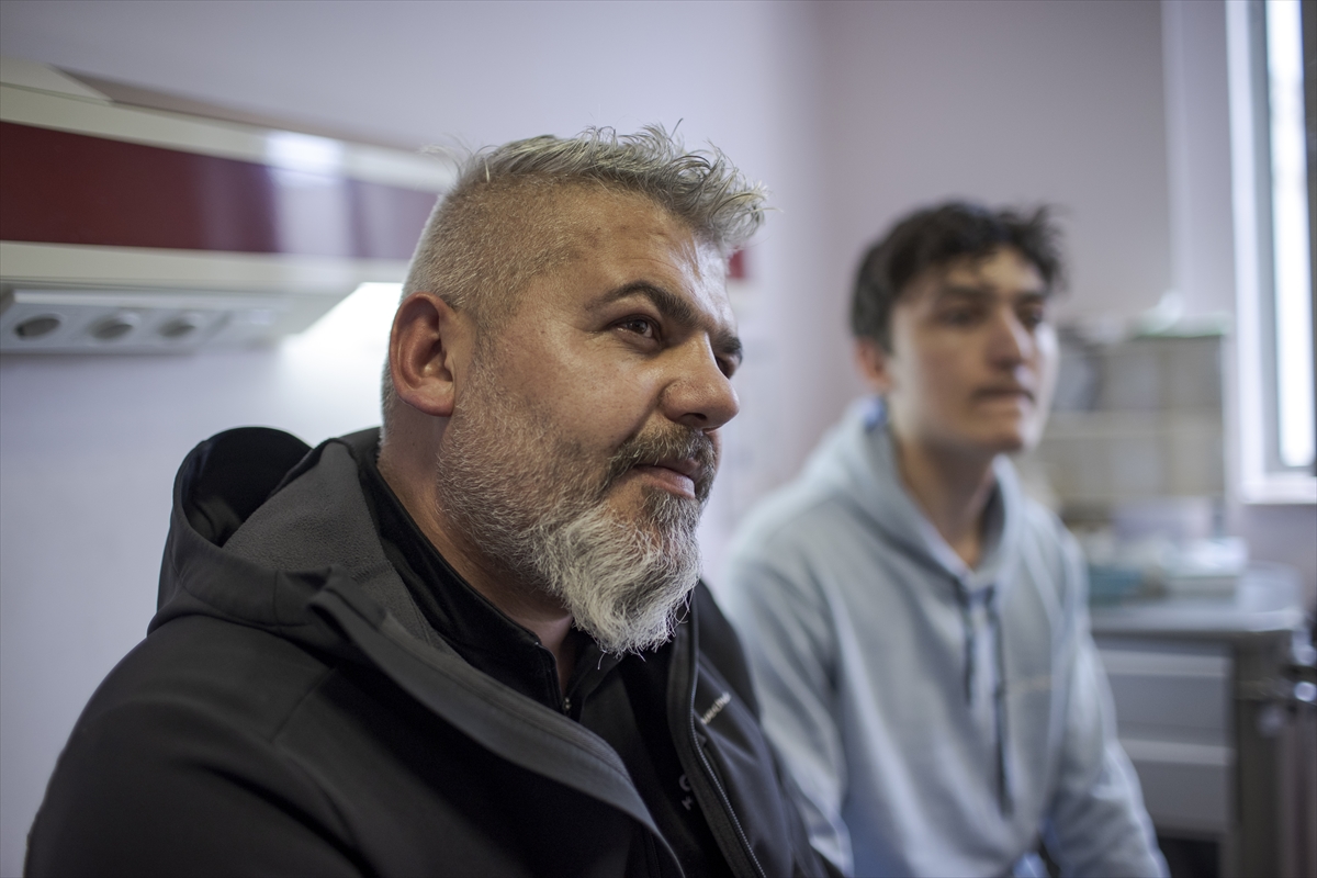 16 yaşındaki gencin “kunduracı göğsü” kapalı ameliyatla düzeltildi