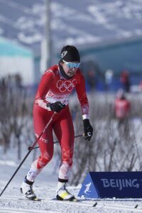 - Milli sporcular Ayşenur Duman ve Özlem Ceren Dursun, kayaklı