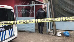 ADANA (AA) – Adana'da iki kişi, sokakta motosikletle takip ettikleri