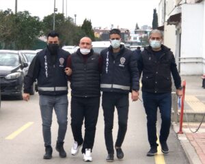 ADANA (AA) – Adana'da küfürleşme nedeniyle tartıştığı kişiyi tabancayla vurup