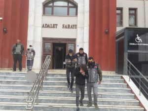 - Hırsızlık anı güvenlik kamerasına yansıdı