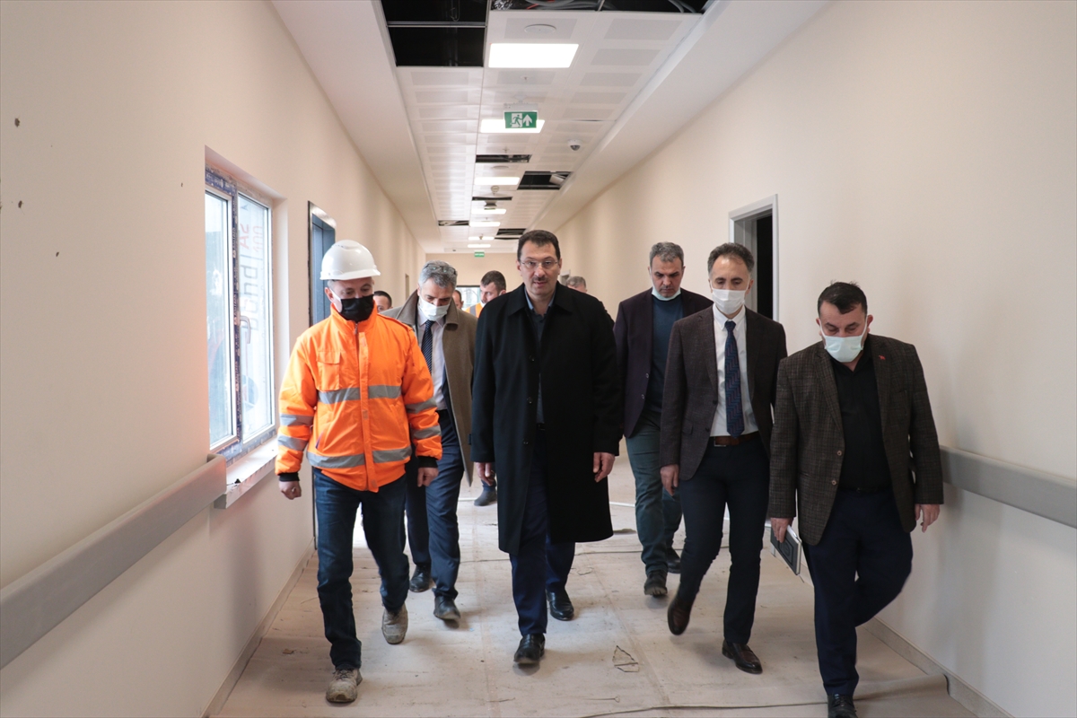 AK Parti Genel Başkan Yardımcısı Yavuz, Sakarya'da sağlık yatırımlarını inceledi