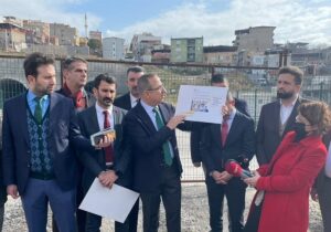 - "İzmir Büyükşehir Belediyesinin Ankara'da Cumhurbaşkanımızın imzasında bekleyen tek bir