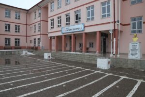 AKSARAY (AA) – Aksaray bir öğretmenin ıslanan çoraplarını fark ettiği