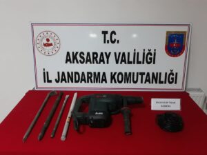 AKSARAY (AA) – Aksaray'da, kaçak kazı yapan 3 zanlı suçüstü