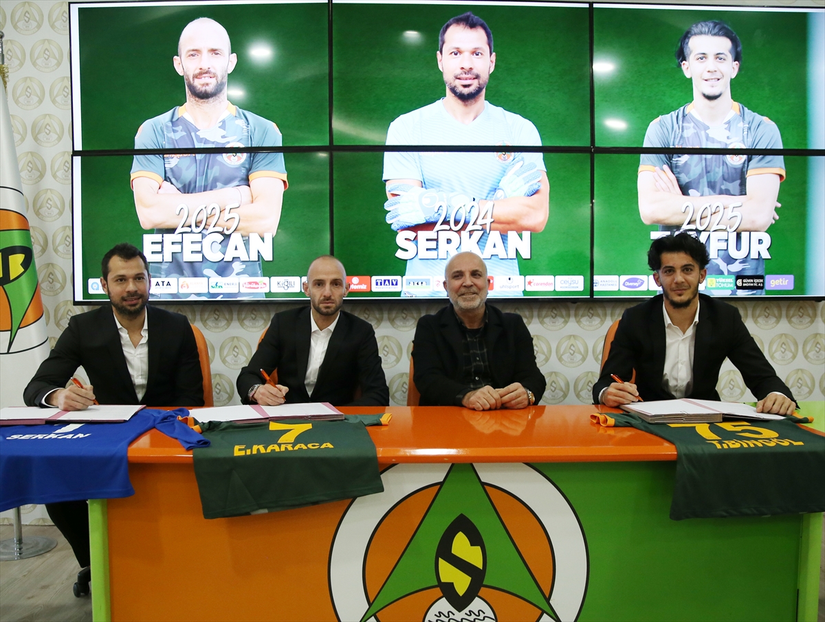 Alanyaspor, 3 futbolcunun sözleşmesini uzattı