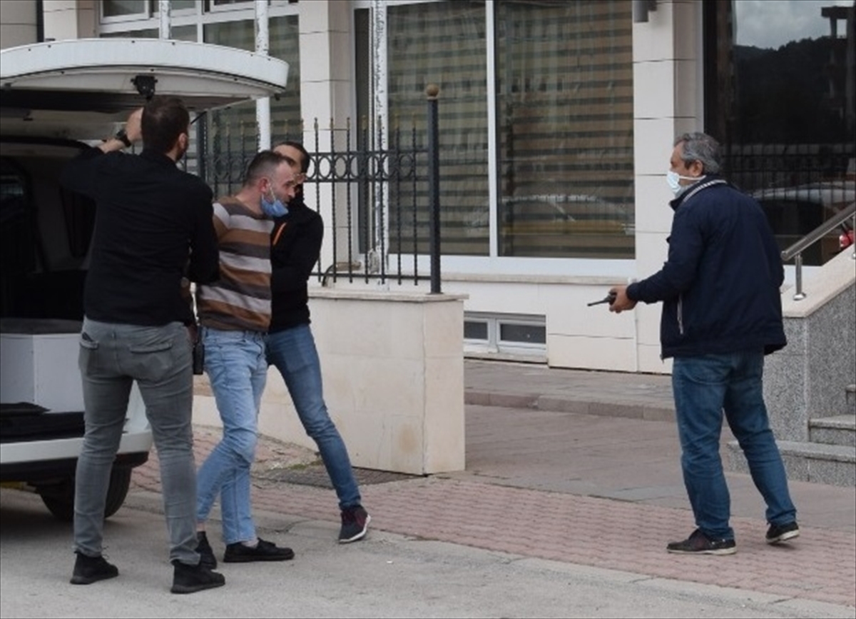 Antalya'da silahla 3 kişiyi yaralayan zanlı tutuklandı