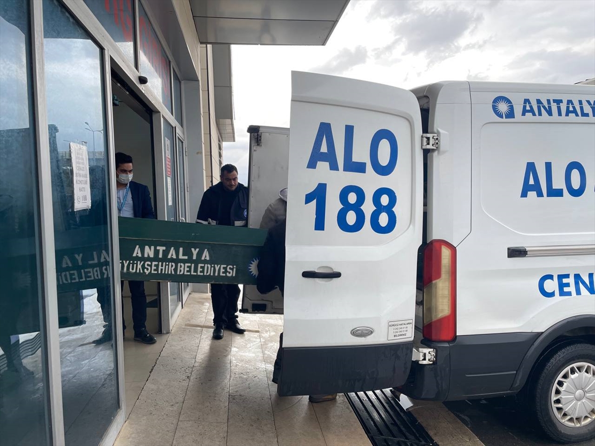 Antalya'da trafik kazasında ölen kişinin cenazesi teslim alındı