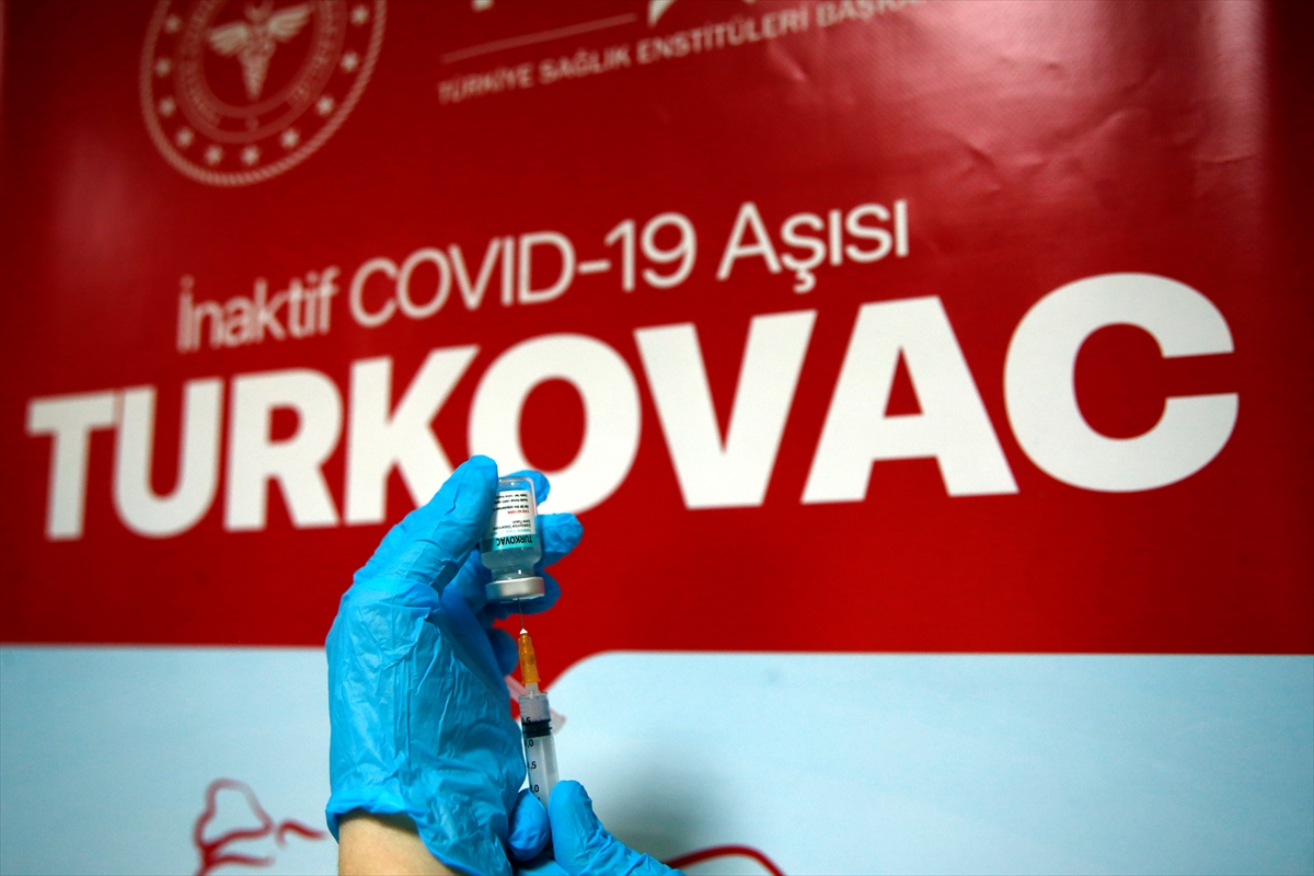 Antalya'da vatandaşlar TURKOVAC aşısına ilgi gösteriyor