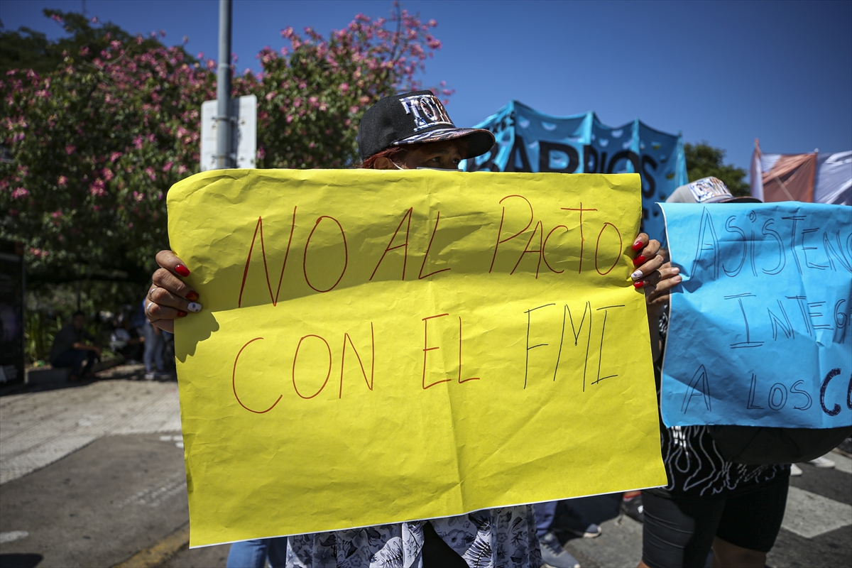 Arjantin'de binlerce kişi sosyal yardımların artması için sokaklara döküldü